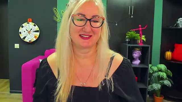 Snapshot of ChristyBrooks chatting on February 2025 06:32:02 PM ChristyBrooks online show from February 2025 06:32:02 PM