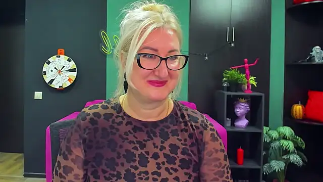 Snapshot of ChristyBrooks chatting on February 2025 09:43:01 PM ChristyBrooks online show from February 2025 09:43:01 PM