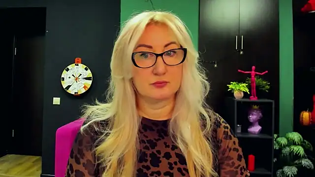 Snapshot of ChristyBrooks chatting on March 2025 01:17:01 PM ChristyBrooks online show from March 2025 01:17:01 PM