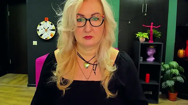 Snapshot of ChristyBrooks chatting on March 2025 01:18:01 PM ChristyBrooks online show from March 2025 01:18:01 PM