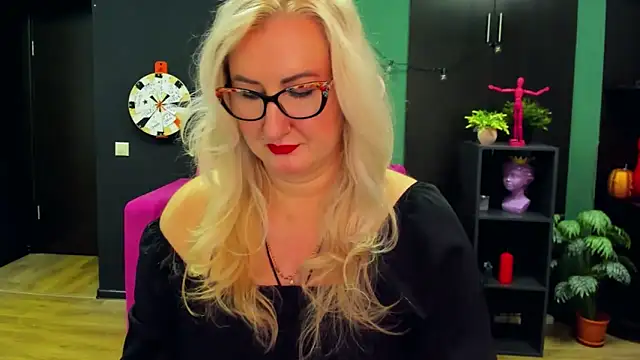 Snapshot of ChristyBrooks chatting on March 2025 07:27:02 PM ChristyBrooks online show from March 2025 07:27:02 PM