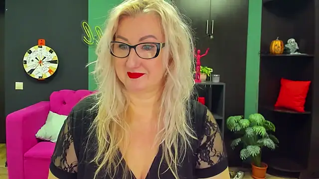 Snapshot of ChristyBrooks chatting on March 2025 01:12:02 PM ChristyBrooks online show from March 2025 01:12:02 PM