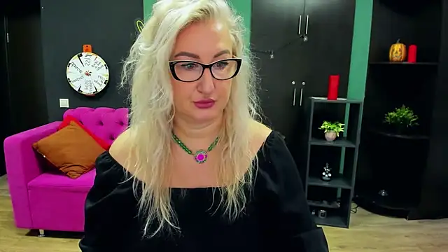 Snapshot of ChristyBrooks chatting on November 2025 07:18:02 AM ChristyBrooks online show from November 2025 07:18:02 AM