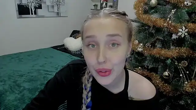Snapshot of LinaTruly chatting on December 2024 02:19:02 AM LinaTruly online show from December 2024 02:19:02 AM