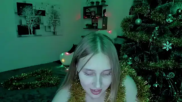 Snapshot of LinaTruly chatting on December 2024 01:39:02 AM LinaTruly online show from December 2024 01:39:02 AM