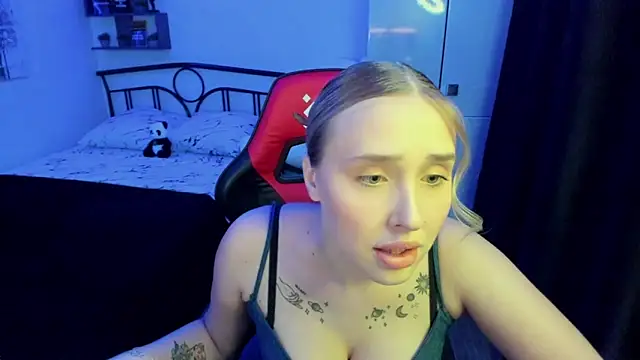 LinaTruly online show from October 2025 09:50:02 PM