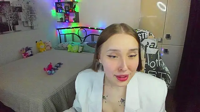 LinaTruly online show from April 2026 09:28:02 PM