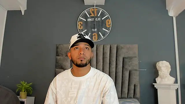 Snapshot of Robin_Rief chatting on August 2026 07:24:02 PM Robin Rief online show from August 2026 07:24:02 PM