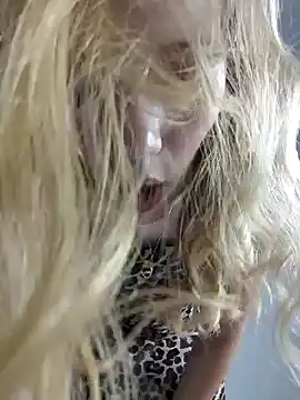 Snapshot of NicoleCut chatting on January 2025 11:21:02 PM NicoleCut online show from January 2025 11:21:02 PM