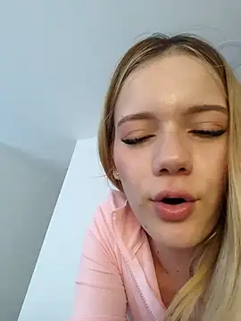 Snapshot of NicoleCut chatting on February 2025 02:06:02 PM NicoleCut online show from February 2025 02:06:02 PM