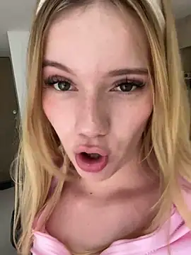 Snapshot of NicoleCut chatting on February 2025 05:10:02 PM NicoleCut online show from February 2025 05:10:02 PM