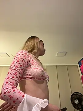 Snapshot of NicoleCut chatting on September 2025 10:37:02 AM NicoleCut online show from September 2025 10:37:02 AM