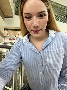 Snapshot of NicoleCut chatting on September 2025 07:17:02 PM NicoleCut online show from September 2025 07:17:02 PM