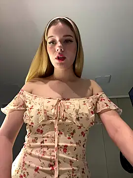 Snapshot of NicoleCut chatting on September 2025 10:41:01 AM NicoleCut online show from September 2025 10:41:01 AM