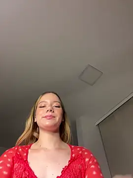 Snapshot of NicoleCut chatting on October 2025 10:33:01 AM NicoleCut online show from October 2025 10:33:01 AM