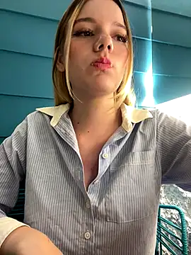 Snapshot of NicoleCut chatting on October 2025 11:03:01 PM NicoleCut online show from October 2025 11:03:01 PM