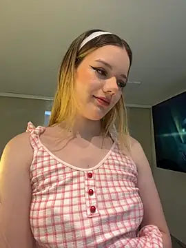 Snapshot of NicoleCut chatting on November 2025 10:48:01 AM NicoleCut online show from November 2025 10:48:01 AM