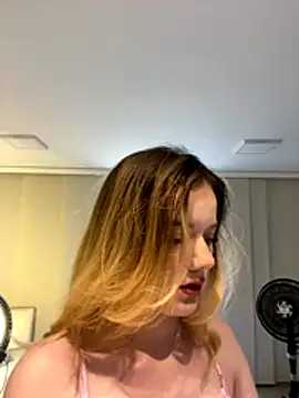 Snapshot of NicoleCut chatting on November 2025 09:58:01 PM NicoleCut online show from November 2025 09:58:01 PM