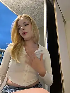 Snapshot of NicoleCut chatting on December 2025 10:48:01 PM NicoleCut online show from December 2025 10:48:01 PM