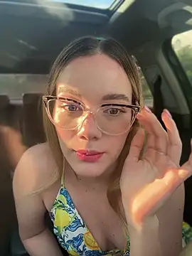 NicoleCut online show from April 2026 10:05:01 PM
