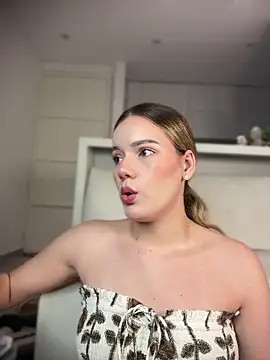 NicoleCut online show from May 2026 11:43:02 PM