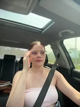 Snapshot of NicoleCut chatting on June 2026 03:33:01 PM NicoleCut online show from June 2026 03:33:01 PM