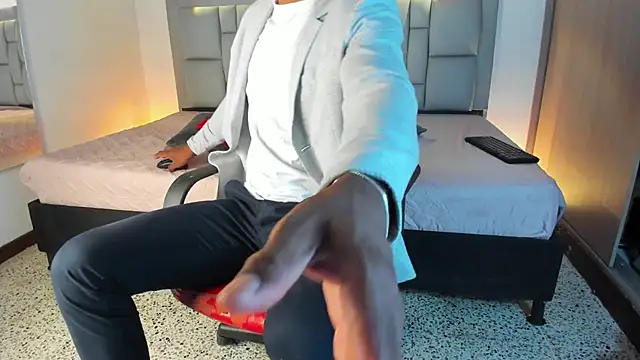 Snapshot of JEFFREY_COTTOM chatting on February 2025 07:49:01 PM JEFFREY COTTOM online show from February 2025 07:49:01 PM