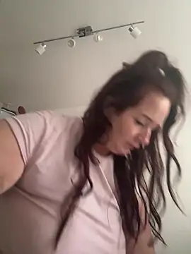 Snapshot of Engel_mia chatting on November 2025 11:03:02 AM Engel mia online show from November 2025 11:03:02 AM