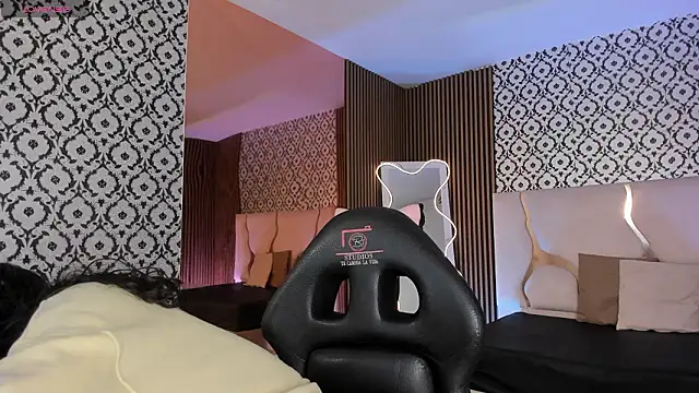 penelope tay1 online show from February 2026 03:27:01 AM