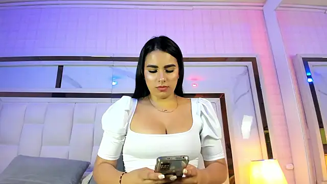 Snapshot of giorgia_13 chatting on February 2025 03:30:01 AM giorgia 13 online show from February 2025 03:30:01 AM