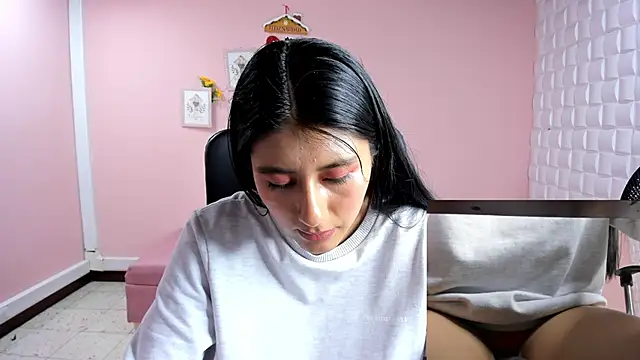 Snapshot of CarlaAlvez chatting on January 2025 06:28:01 PM CarlaAlvez online show from January 2025 06:28:01 PM