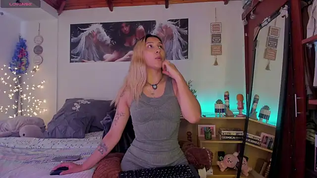 cuteweed420 online show from April 2026 08:18:01 PM