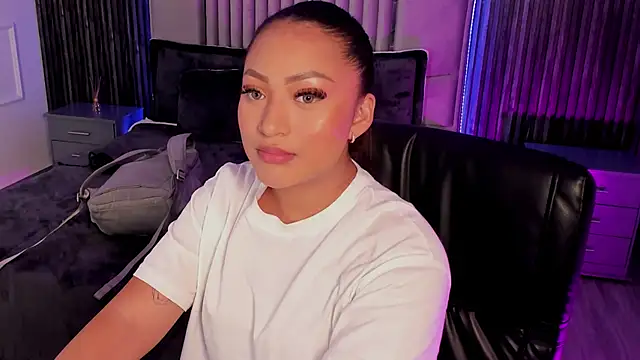 Snapshot of Lillyortiz chatting on February 2025 10:33:01 PM Lillyortiz online show from February 2025 10:33:01 PM