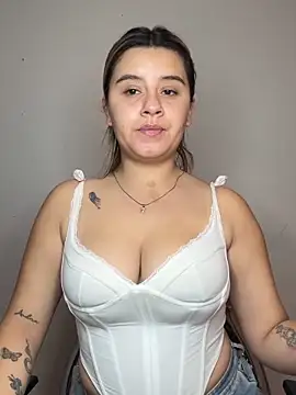 Snapshot of SaraBraun_ chatting on May 2026 05:19:02 PM SaraBraun online show from May 2026 05:19:02 PM
