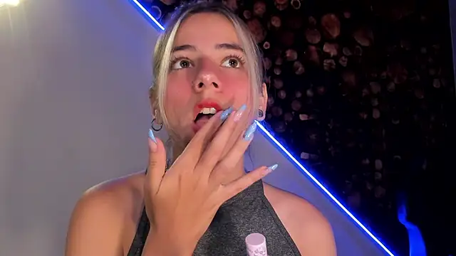 Snapshot of ArtemisaBlake chatting on March 2025 04:31:02 PM ArtemisaBlake online show from March 2025 04:31:02 PM