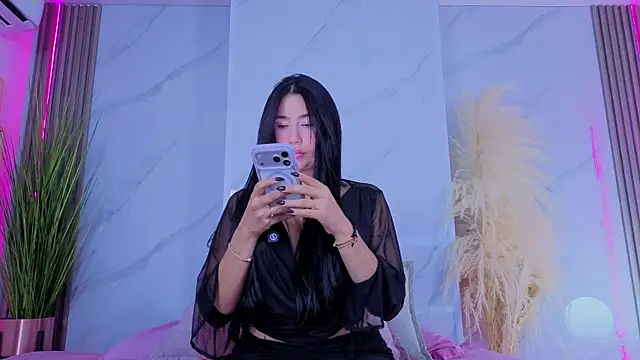 Chlooee   online show from April 2026 01:26:01 AM