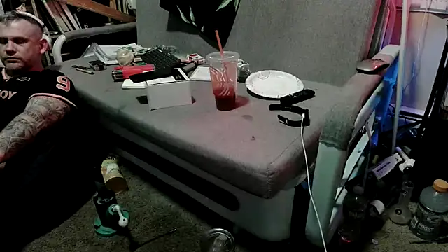 TwoFarty240 online show from March 2026 03:43:01 AM