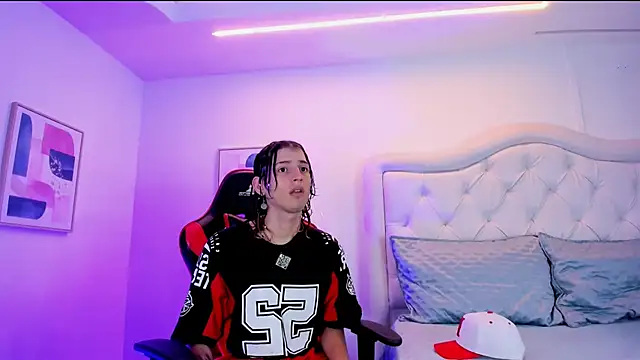 sett and gwen online show from December 2024 09:06:01 PM