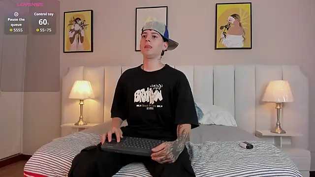 Snapshot of sett_and_gwen chatting on February 2026 03:49:02 AM sett and gwen online show from February 2026 03:49:02 AM