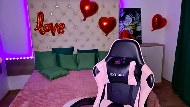 Snapshot of KattieSims chatting on February 2025 08:04:01 PM KattieSims online show from February 2025 08:04:01 PM