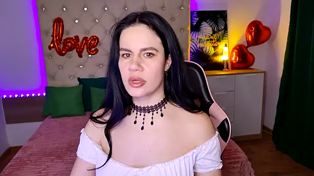 Snapshot of KattieSims chatting on February 2025 07:40:01 AM KattieSims online show from February 2025 07:40:01 AM