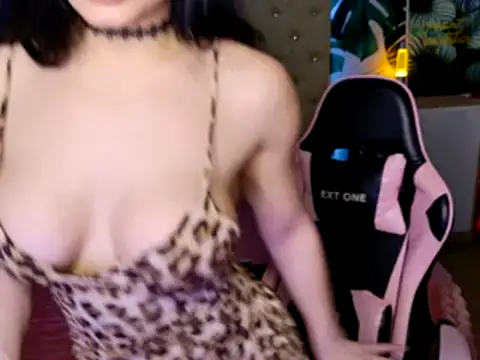 Snapshot of KattieSims chatting on February 2025 01:13:02 AM KattieSims online show from February 2025 01:13:02 AM