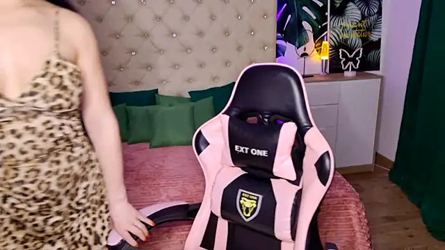 Snapshot of KattieSims chatting on March 2025 03:13:02 AM KattieSims online show from March 2025 03:13:02 AM