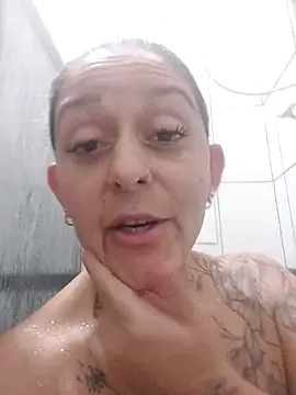 baixinhaloira online show from November 2025 03:30:02 AM