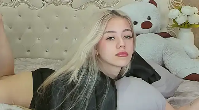 Snapshot of STELLA_RICH chatting on January 2025 04:25:02 AM STELLA RICH online show from January 2025 04:25:02 AM
