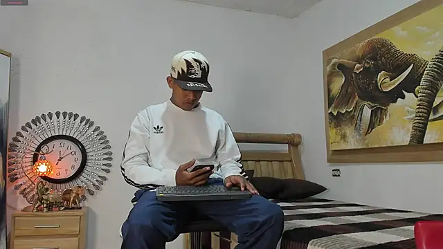 mr stiven  online show from May 2026 03:00:01 AM