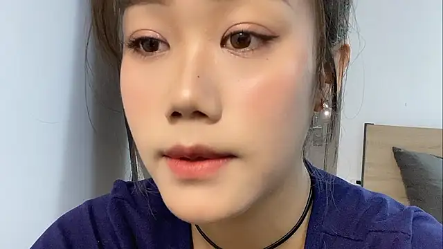 Snapshot of Bella-LL chatting on February 2025 03:58:02 PM Bella-LL online show from February 2025 03:58:02 PM