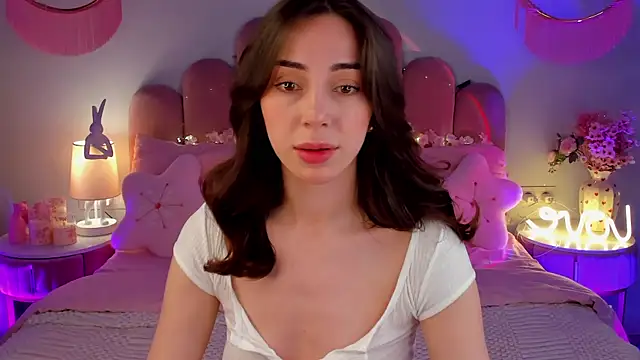 ElsaYoung online show from May 2026 07:09:02 PM