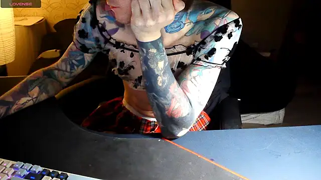 Snapshot of Julia_dolls chatting on November 2025 05:45:02 PM Julia dolls online show from November 2025 05:45:02 PM