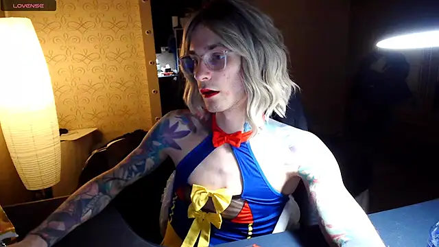 Snapshot of Julia_dolls chatting on November 2025 07:16:02 PM Julia dolls online show from November 2025 07:16:02 PM